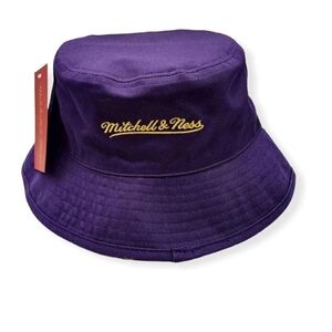 Los Angeles Lakers Mitchell & Ness Lifestyle Reversible HWC Purple BucketHat